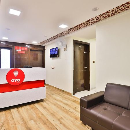 Hotel O Red Apple Ahmedabad Exterior photo