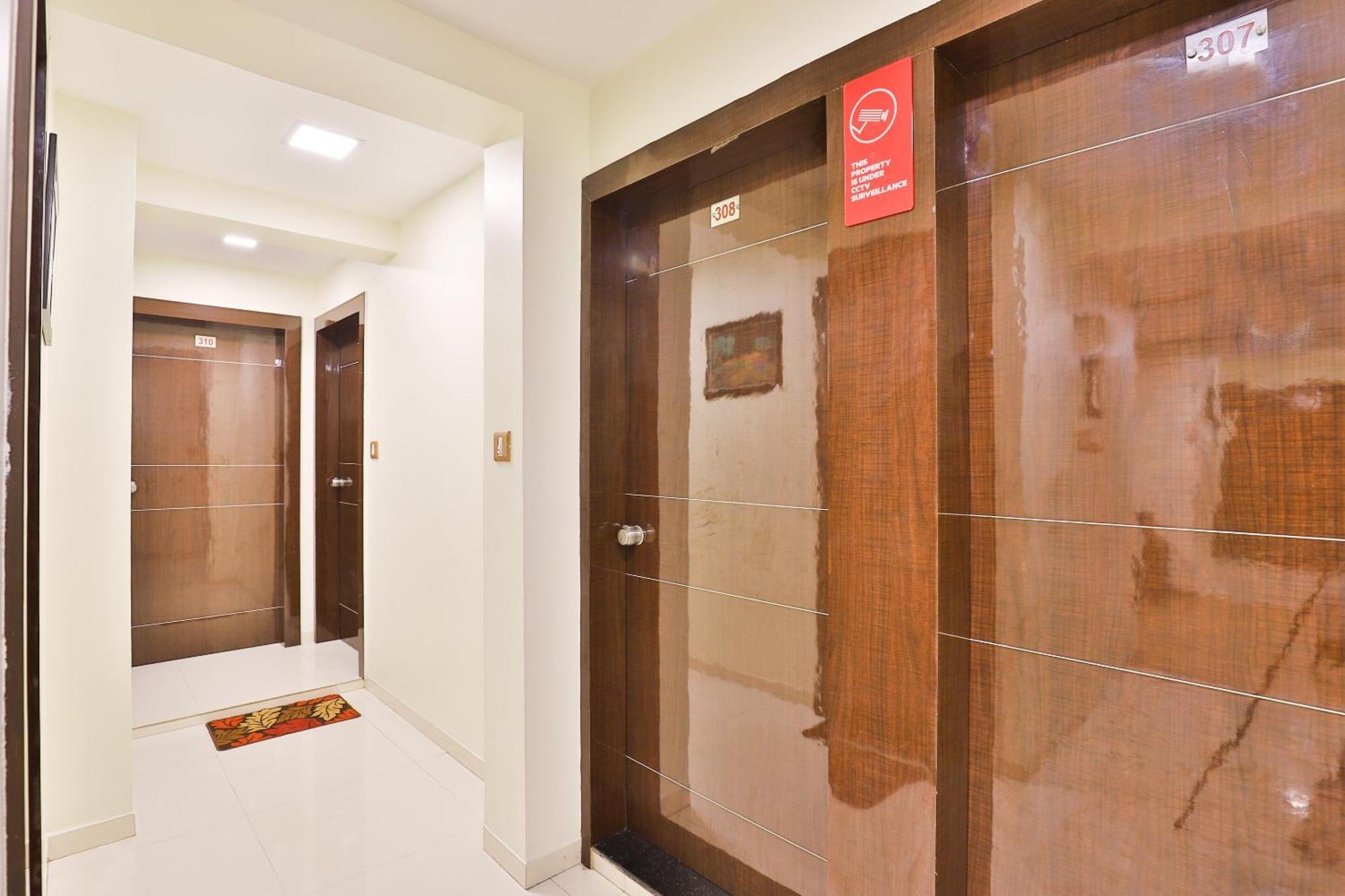 Hotel O Red Apple Ahmedabad Exterior photo
